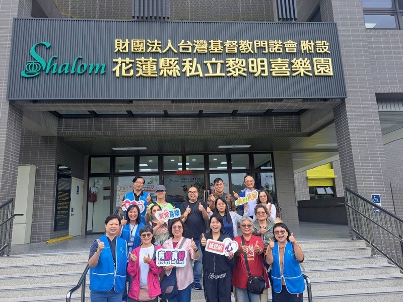 香港、澳門門諾會牧者及會友參訪花蓮，黎明機構，富安教會。參訪善牧中心晨星房角石手作坊。