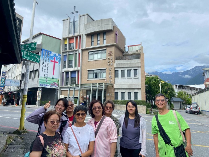 香港、澳門門諾會牧者及會友參訪花蓮，黎明機構，富安教會。參訪善牧中心晨星房角石手作坊。