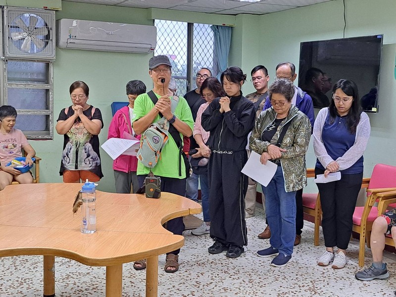 香港、澳門門諾會牧者及會友參訪花蓮，黎明機構，富安教會。參訪善牧中心晨星房角石手作坊。