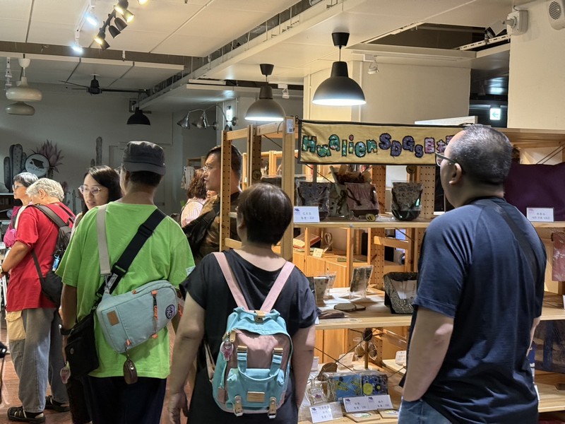 香港、澳門門諾會牧者及會友參訪花蓮，黎明機構，富安教會。參訪善牧中心晨星房角石手作坊。