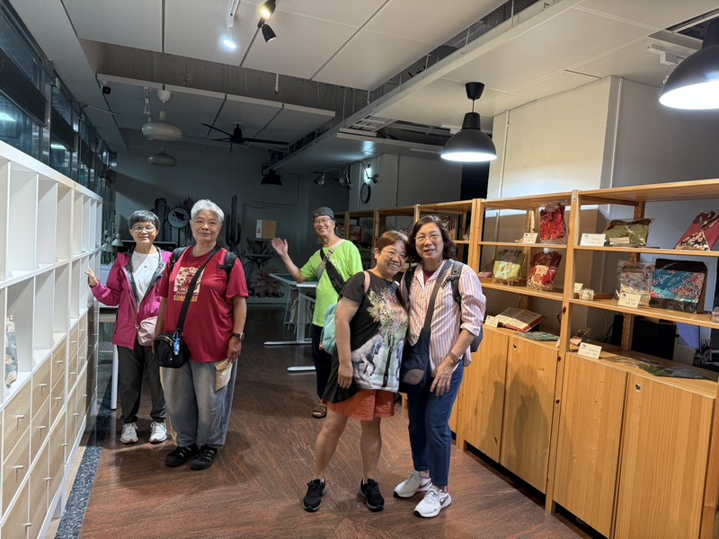 香港、澳門門諾會牧者及會友參訪花蓮，黎明機構，富安教會。參訪善牧中心晨星房角石手作坊。