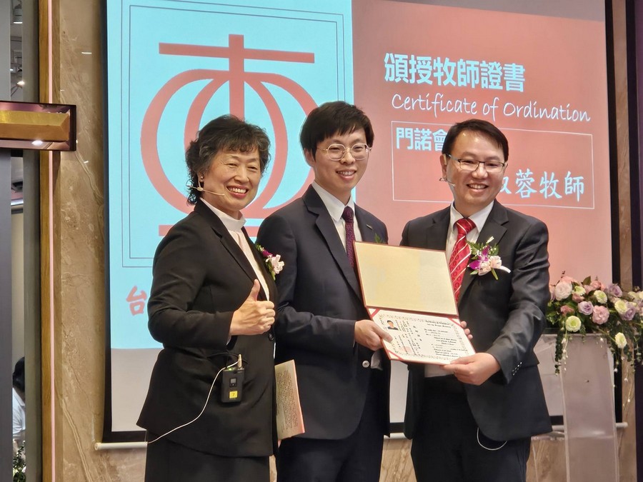 蔡承紘傳道、何富麗傳道按牧感恩禮拜